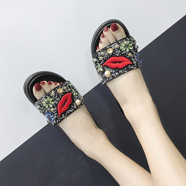 Modern női papucs rátéttel és kövekkel