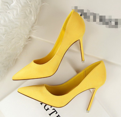 Női magas sarkú cipő több színben