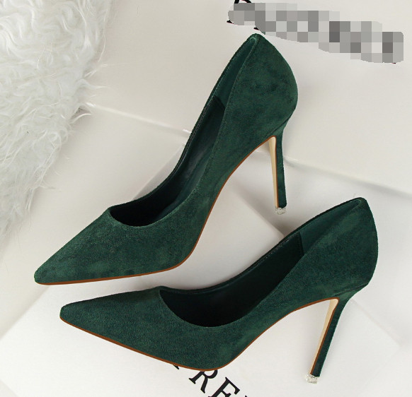 Női magas sarkú cipő több színben
