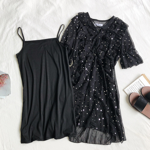 Lezser nyári ruha fehér és fekete ujjal