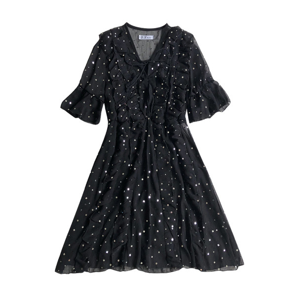 Lezser nyári ruha fehér és fekete ujjal