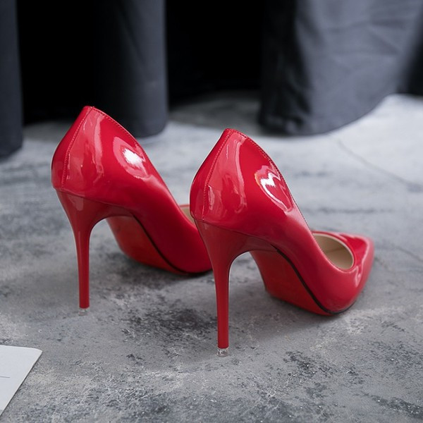 Stílusos magas sarkú cipők különböző színekben