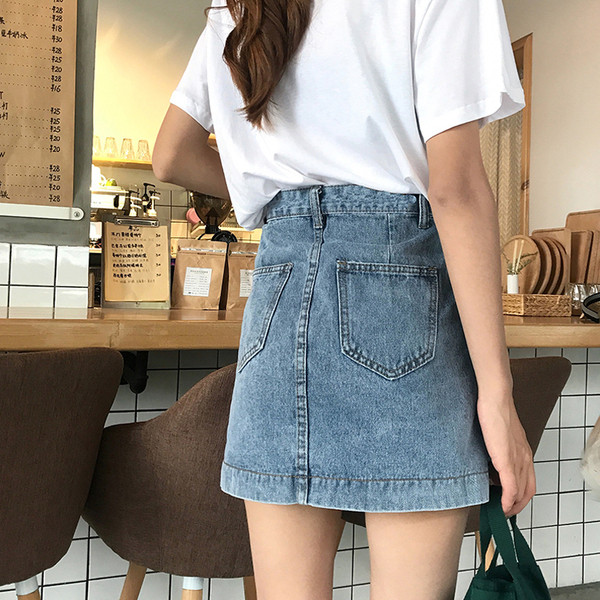 Модерна дамска дънкова пола с копчета в сив и син цвят