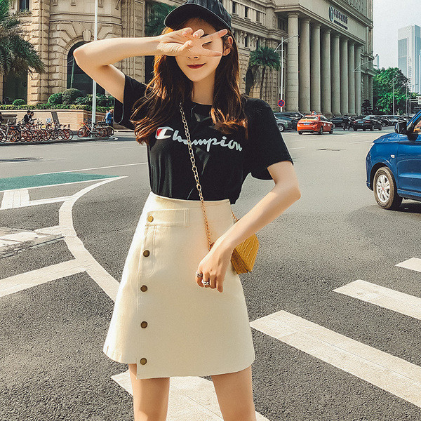 Nem szabványos farmerszoknya négy színben gombokkal