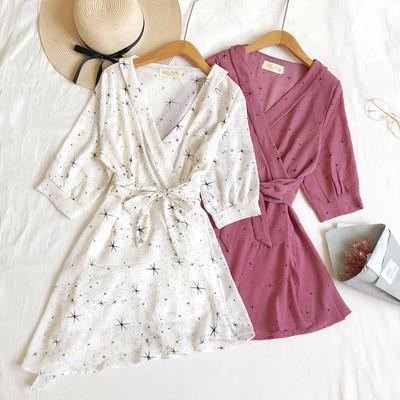 Стилна дамска рокля с 3/4 ръкав в бял и розов цвят 