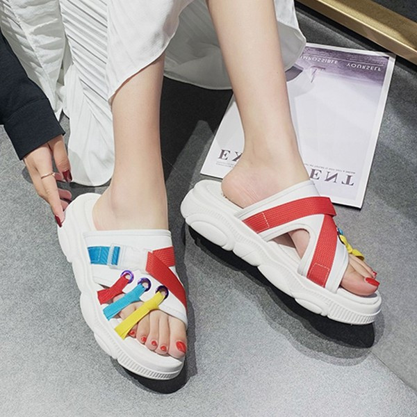 Alkalmi női papucs matricával és színes nyomattal két színben