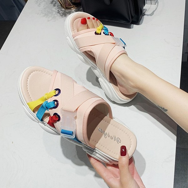 Alkalmi női papucs matricával és színes nyomattal két színben