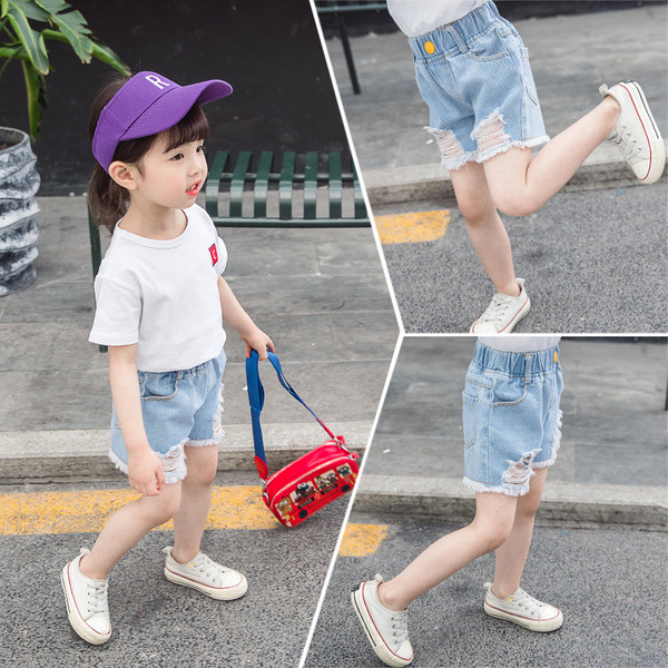 Gyerek rövid farmernadrág lányoknak gombos, szakadt motívumokkal