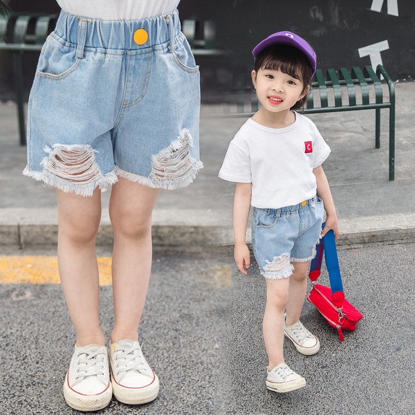 Gyerek rövid farmernadrág lányoknak gombos, szakadt motívumokkal