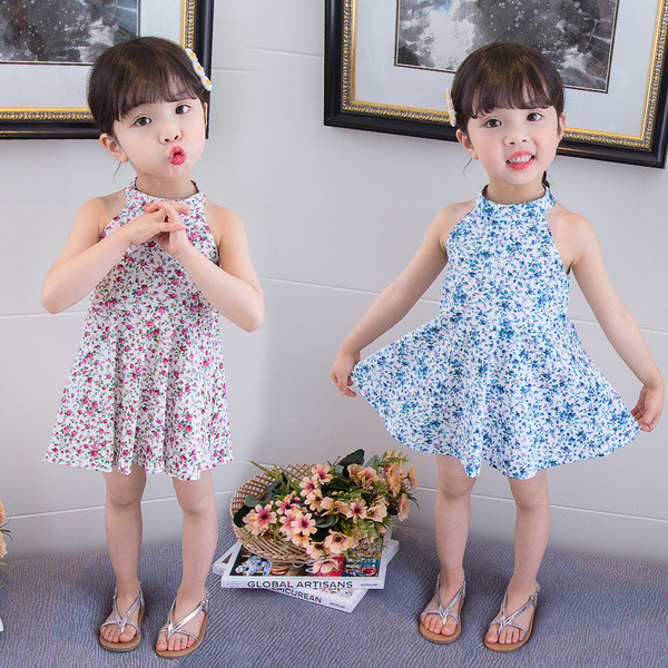 Aktuális gyerekruha három színben virágos motívumokkal