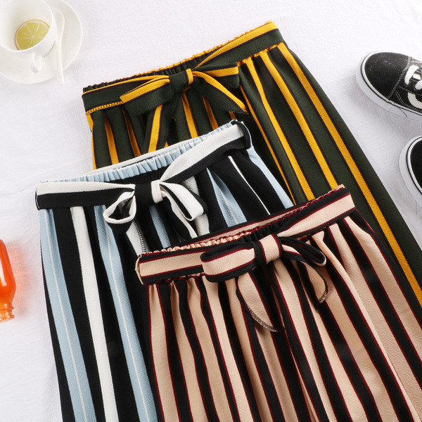 Pantaloni de damă în dungi cu element de legătură