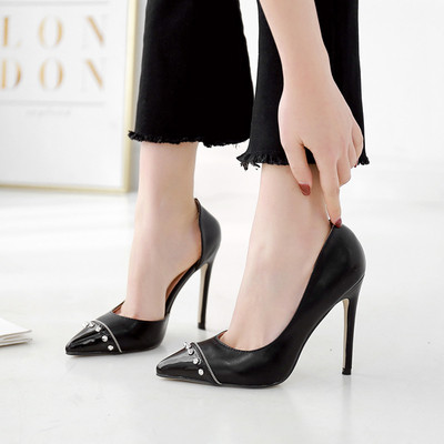 Стилни дамски обувки заострен модел с тънък ток в черен и бежов цвят