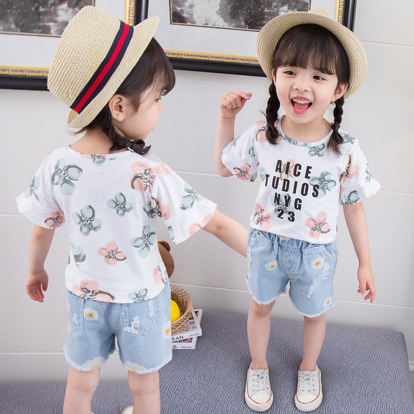 Детска модерна тениска за момичета в бял цвят с надписи