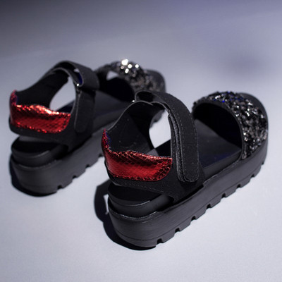 Μοντέρνα γυναικεία σανδάλια με πέτρες σε ροζ και μαύρο χρώμα