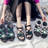 Modern női szandál 3D elemmel, három színben