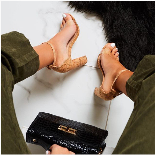 Sandale de dama moderne de culoare maro