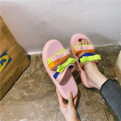 Alkalmi női papucs három színű szalaggal és színes nyomattal