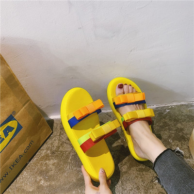 Alkalmi női papucs három színű szalaggal és színes nyomattal