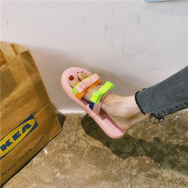 Alkalmi női papucs három színű szalaggal és színes nyomattal