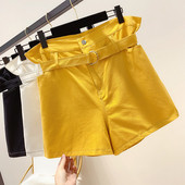 Pantaloni scurți de damă cu curea în trei culori