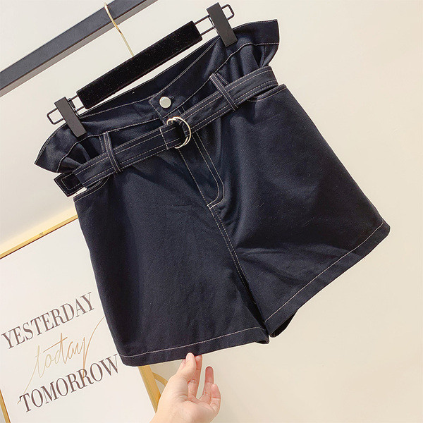 Pantaloni scurți de damă cu curea în trei culori