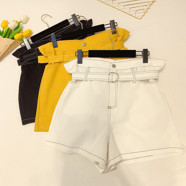 Pantaloni scurți de damă cu curea în trei culori