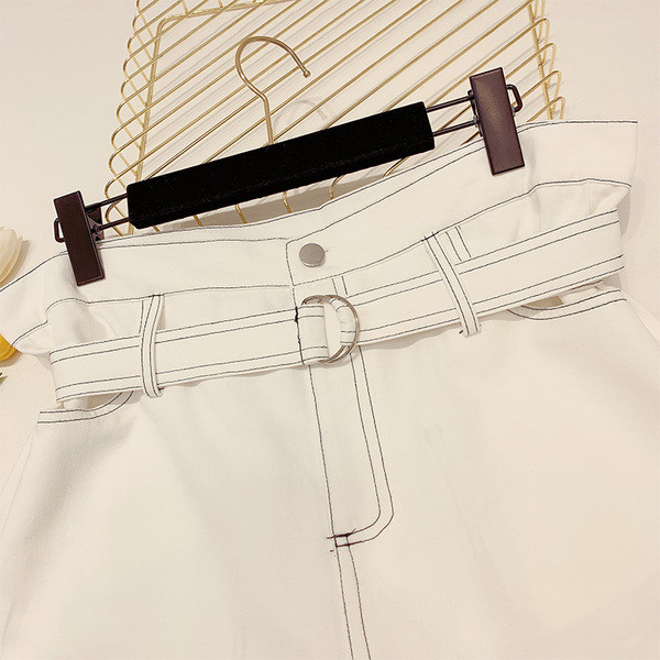 Pantaloni scurți de damă cu curea în trei culori