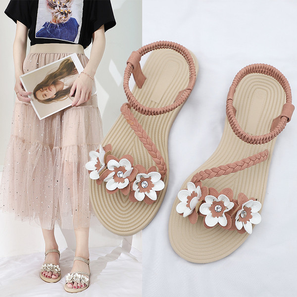 Női modern szandál három színben 3D elemmel