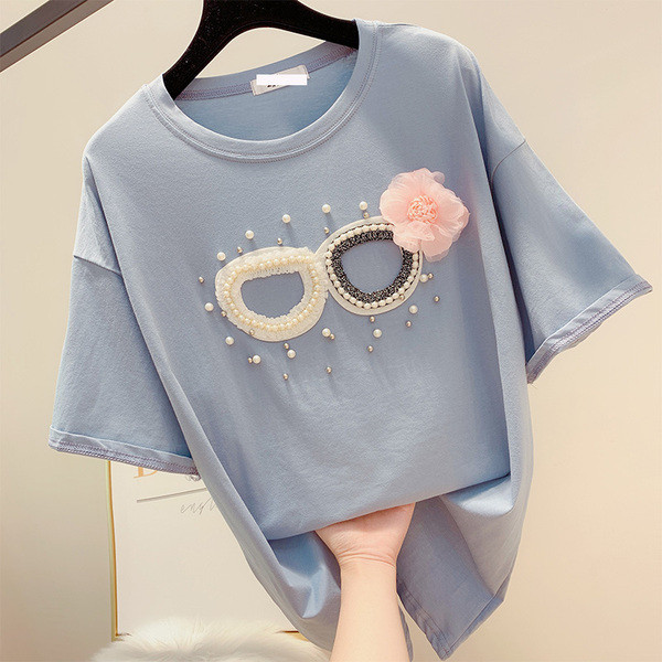 Modern női póló 3D elemmel és gyöngy díszítéssel