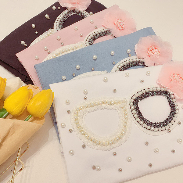 Modern női póló 3D elemmel és gyöngy díszítéssel