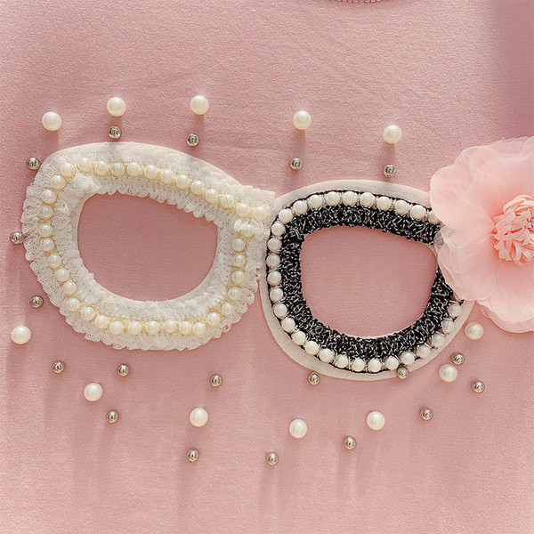 Modern női póló 3D elemmel és gyöngy díszítéssel