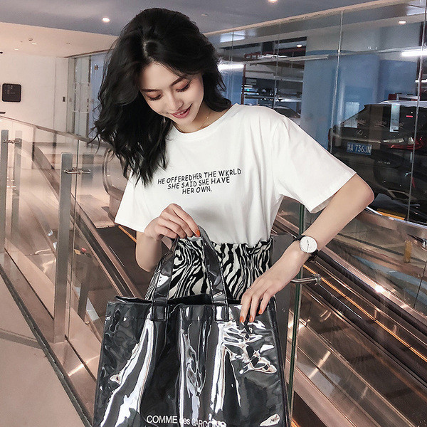 Γυναικεία μπλούζα με κοντό μανίκι σε λευκό και μπλε χρώμα