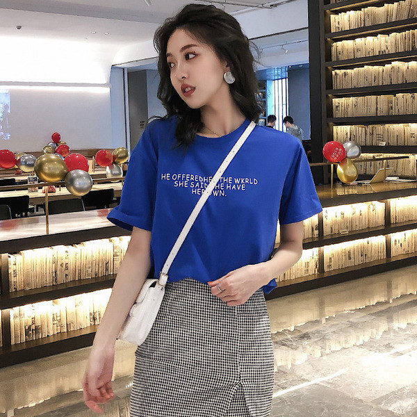 Γυναικεία μπλούζα με κοντό μανίκι σε λευκό και μπλε χρώμα