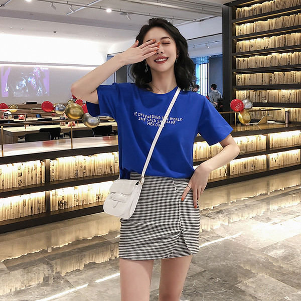 Γυναικεία μπλούζα με κοντό μανίκι σε λευκό και μπλε χρώμα