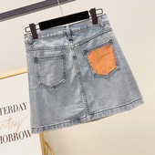 Stílusos női farmerszoknya zsebbel