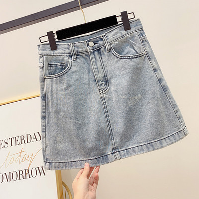 Stílusos női farmerszoknya zsebbel