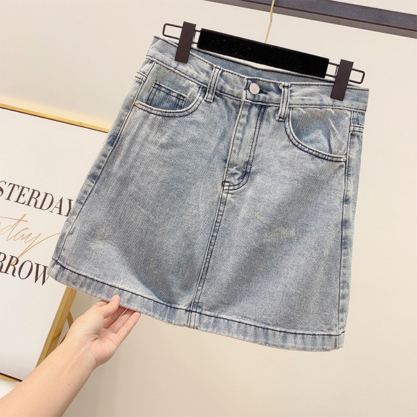 Stílusos női farmerszoknya zsebbel