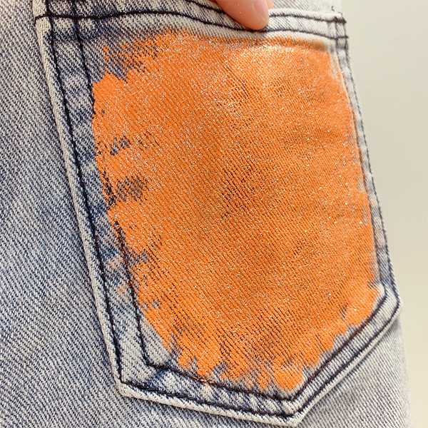 Stílusos női farmerszoknya zsebbel