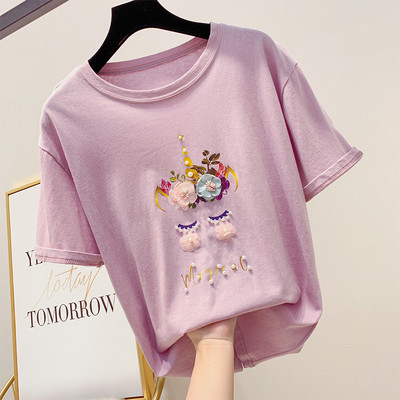 Virágokkal és gyöngyökkel díszített női póló