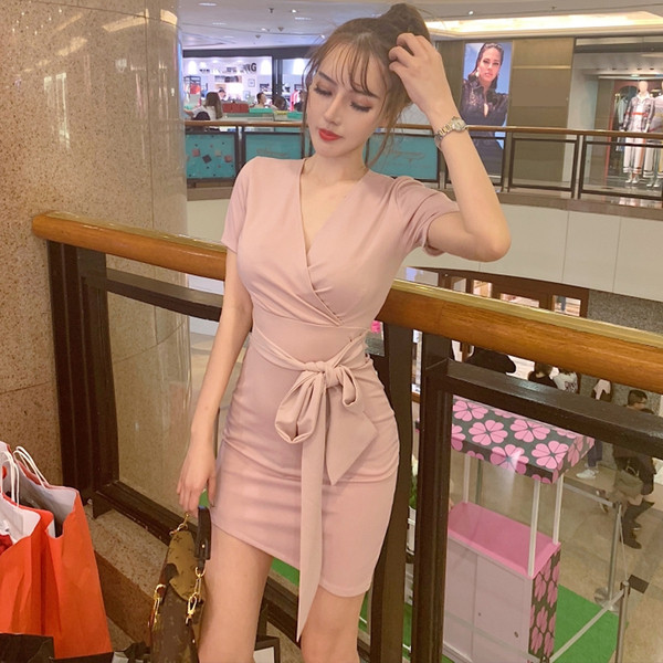 Női ruha rövid ujjal, derékkötővel