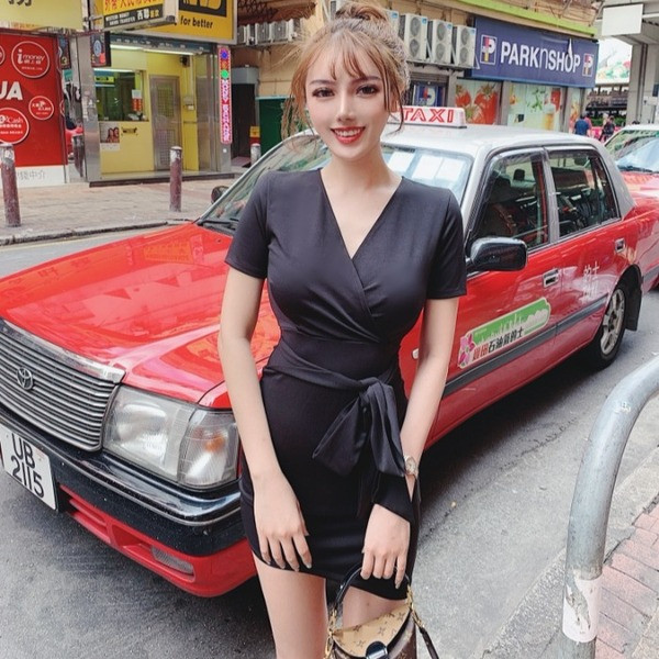 Női ruha rövid ujjal, derékkötővel