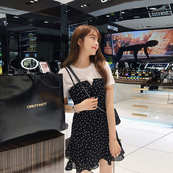 Nyári ruha rövid ujjal, két részből áll