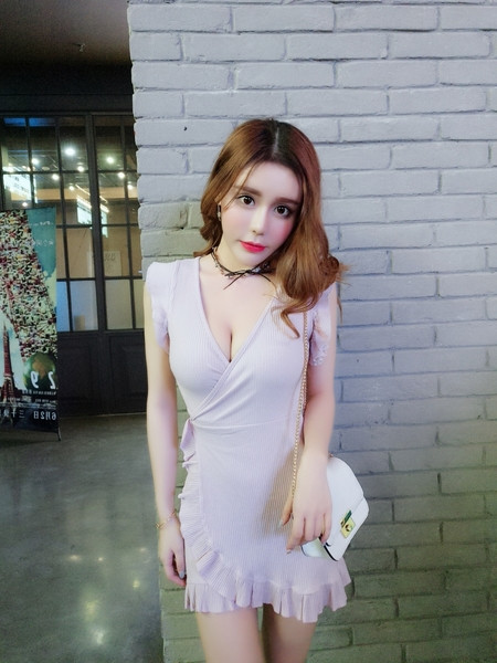 Női rövid kordbársony ruha V-nyakkal és transzferrel