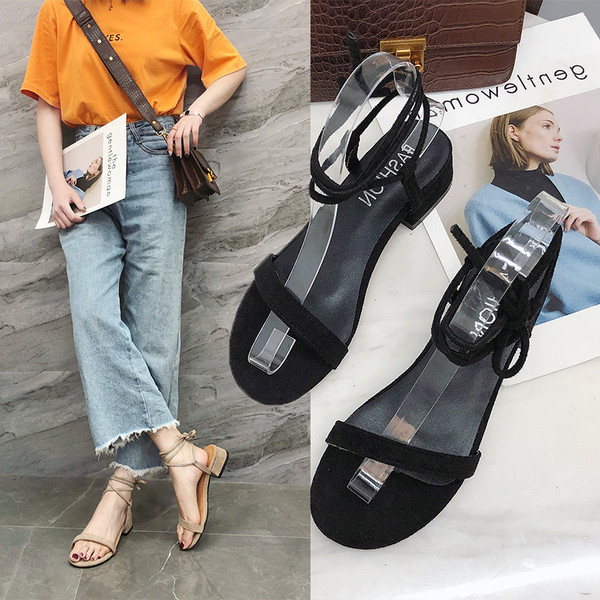 Aktuális női szandál két színben fűzős