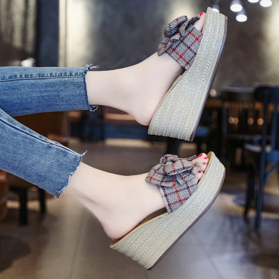 Modern női papucs szalaggal, magas talppal több színben