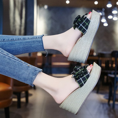 Modern női papucs szalaggal, magas talppal több színben