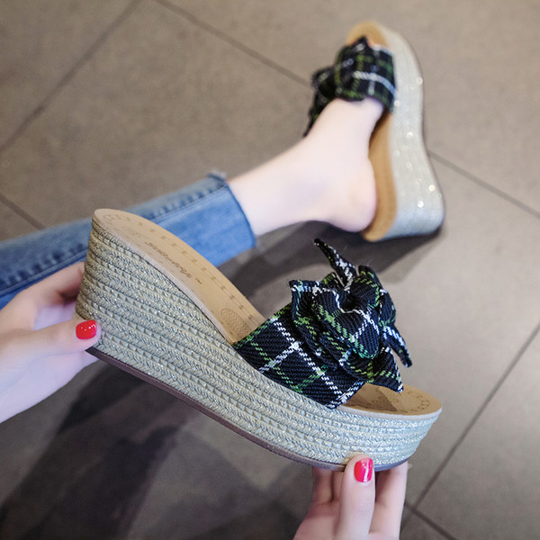 Modern női papucs szalaggal, magas talppal több színben