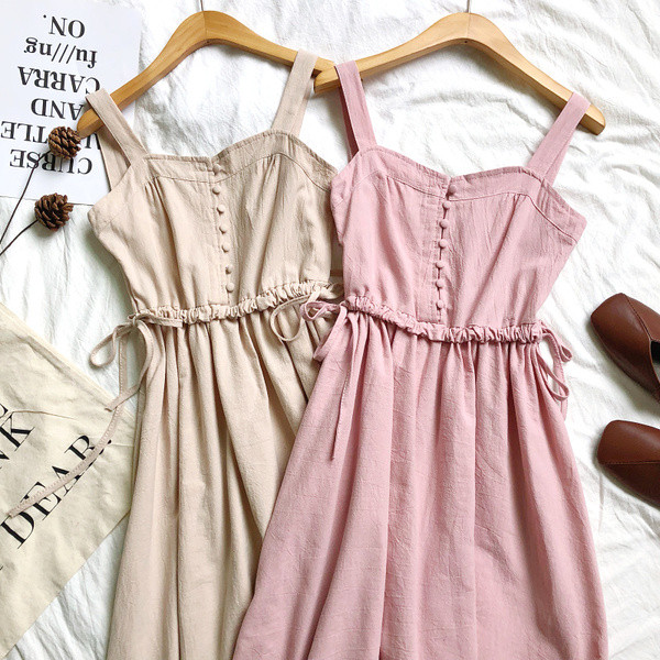 Hétköznapi női ruha vékony pántokkal és nyakkendőkkel több színben