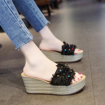 Női papucs emelvényes és gyöngyökkel több színben