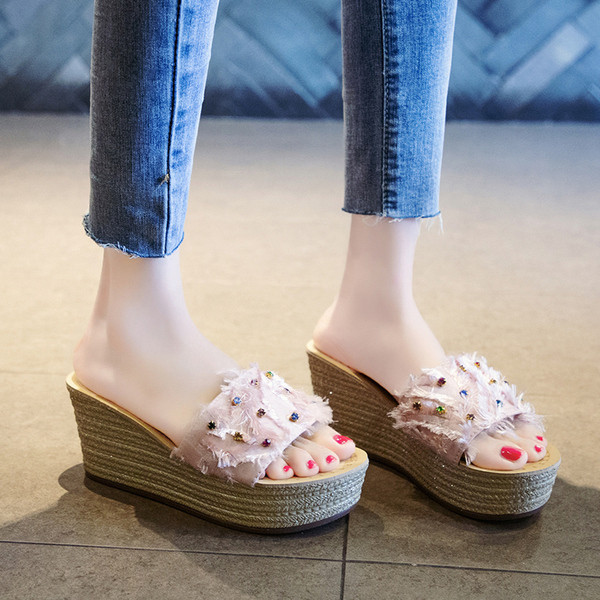 Női papucs emelvényes és gyöngyökkel több színben